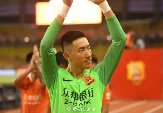 俩个男人添我下面太爽了小说
